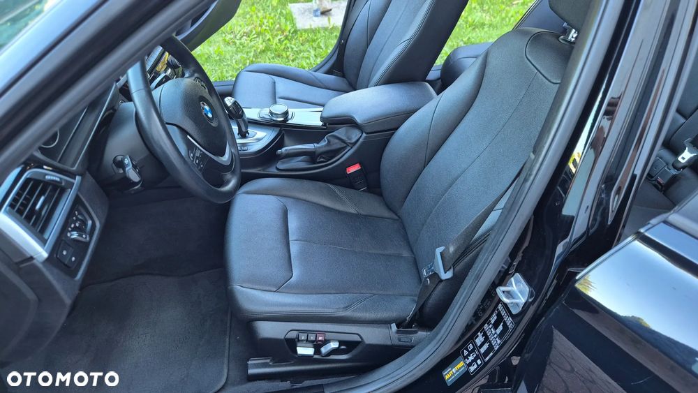BMW Seria 3 320i xDrive Advantage sport - 16