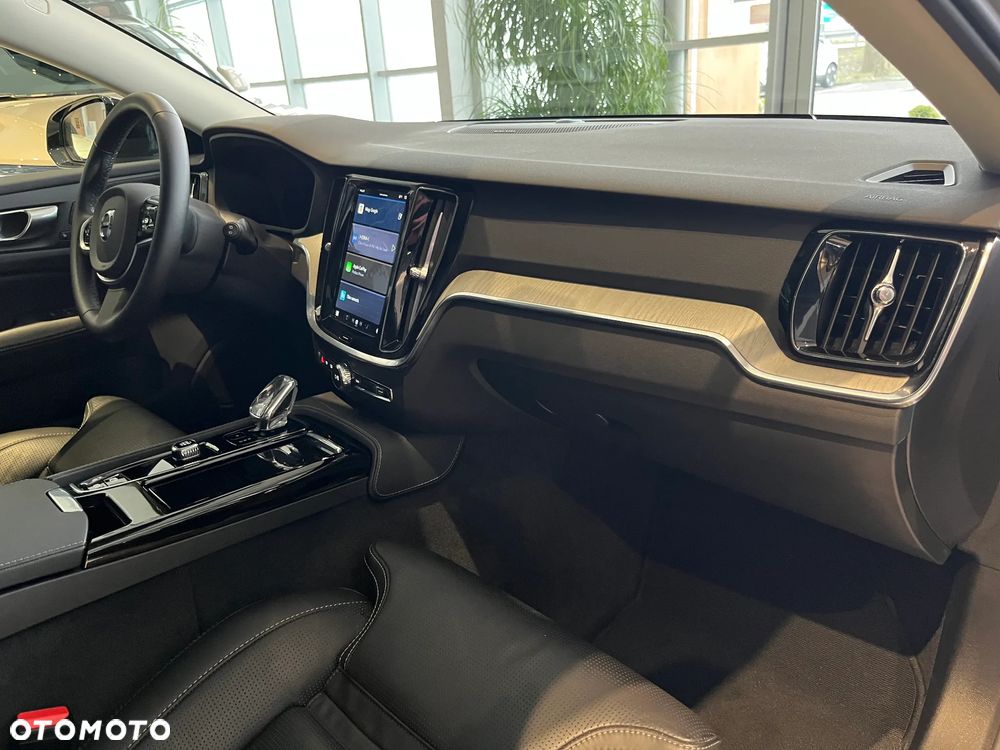 Volvo V60 T6 AWD Plug-In Hybrid Plus Dark - 10