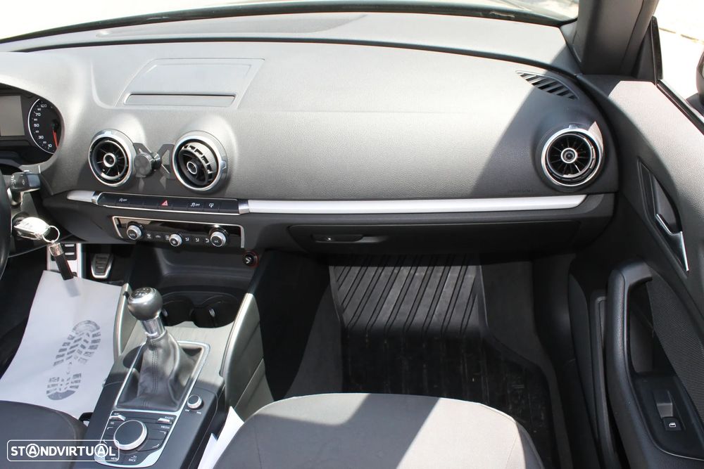 Audi A3 1.6 TDI Attraction Ultra - 20