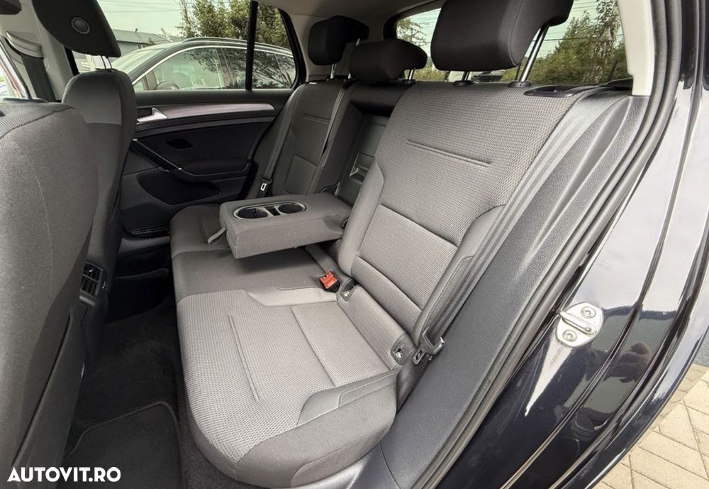 Volkswagen Golf - 20