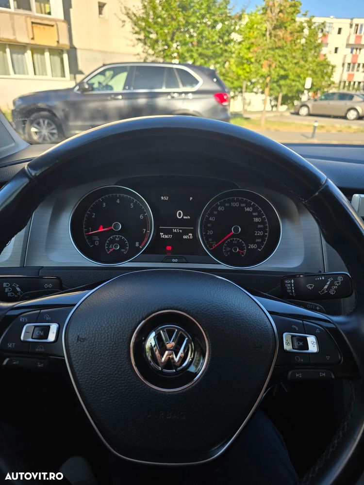 Volkswagen Golf - 6
