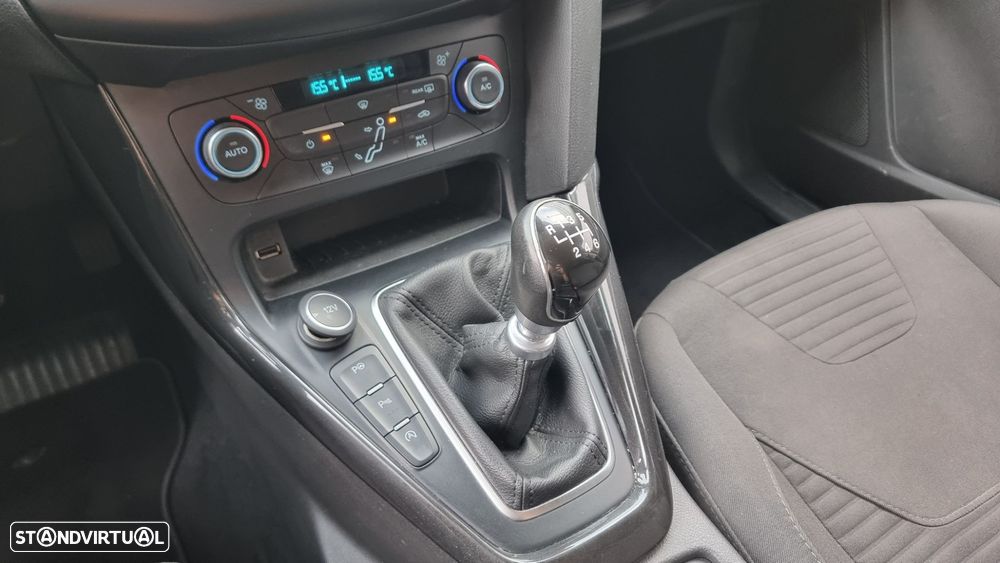 Ford Focus 1.0 EcoBoost Titanium - 13