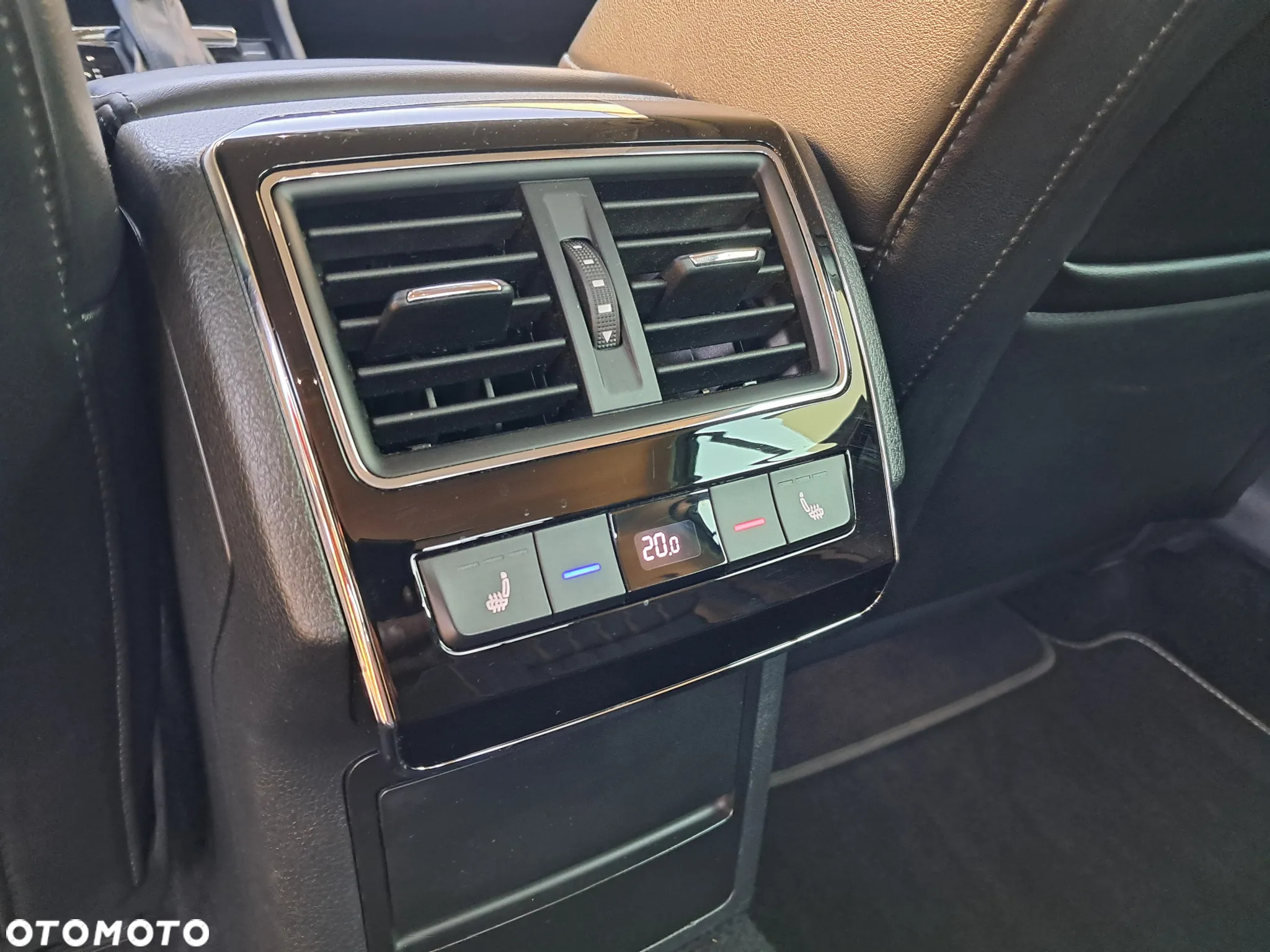 Skoda Superb 2.0 TDI L&K DSG - 11