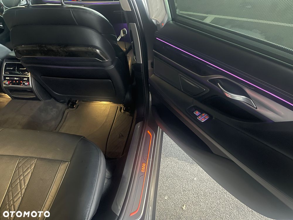 BMW Seria 7 750Li xDrive - 23