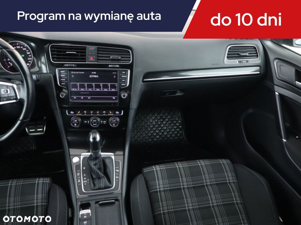 Volkswagen Golf - 10