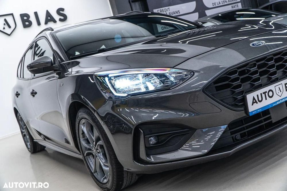 Ford Focus 1.0 EcoBoost 6MT MHEV ST-Line X - 29