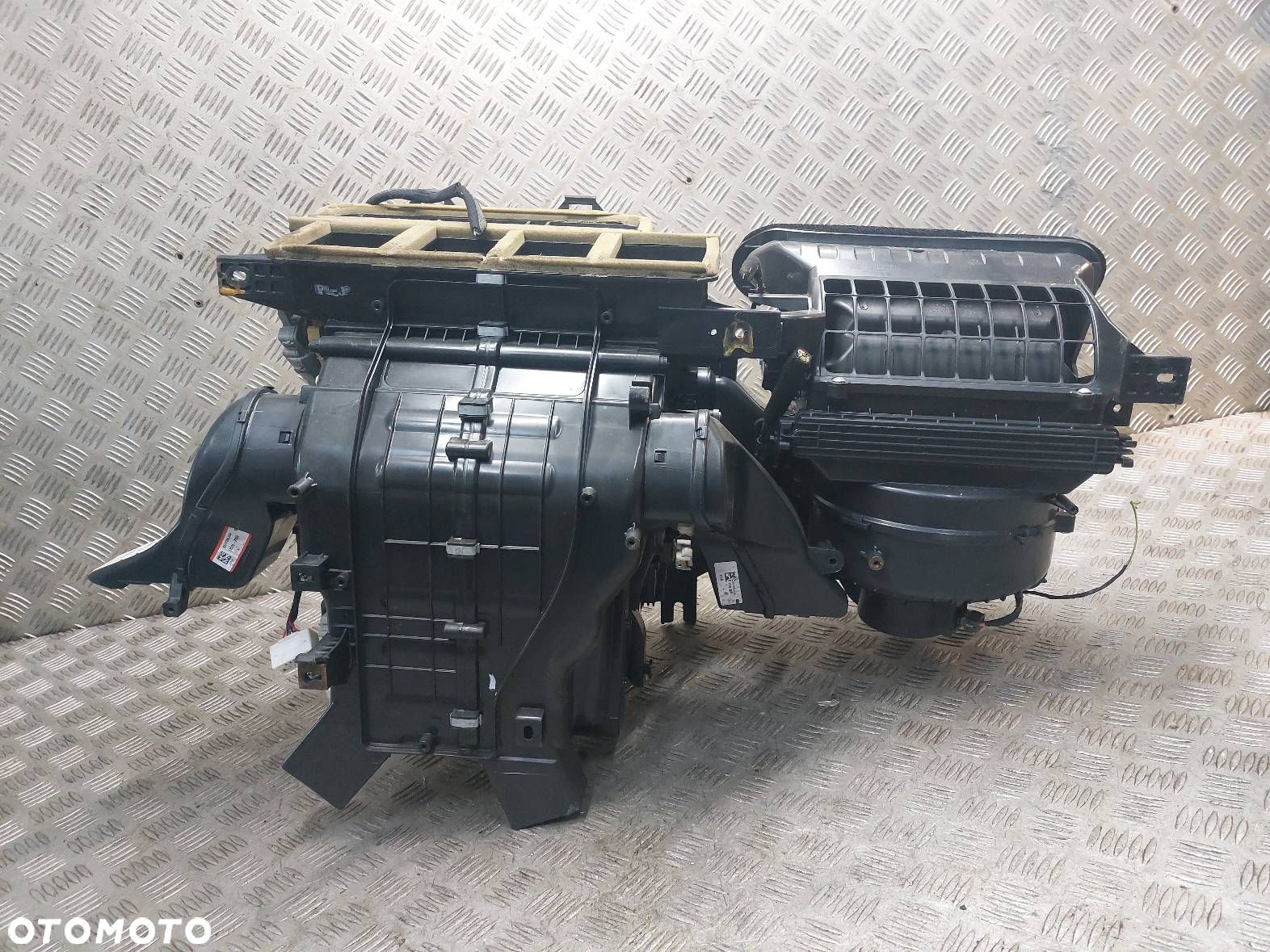 OBUDOWA NAGRZEWNICY + DMUCHAWA KIA CEED III EU EB1D1NXJAA 97200-J7050 - 9