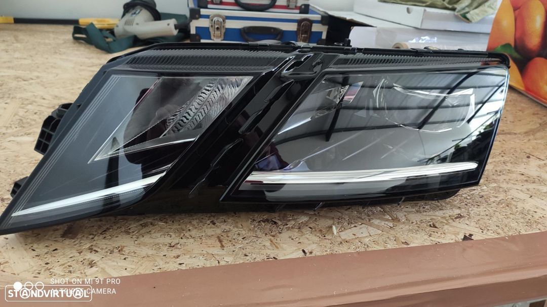 farol esquerdo full Led Skoda Octavia - 1