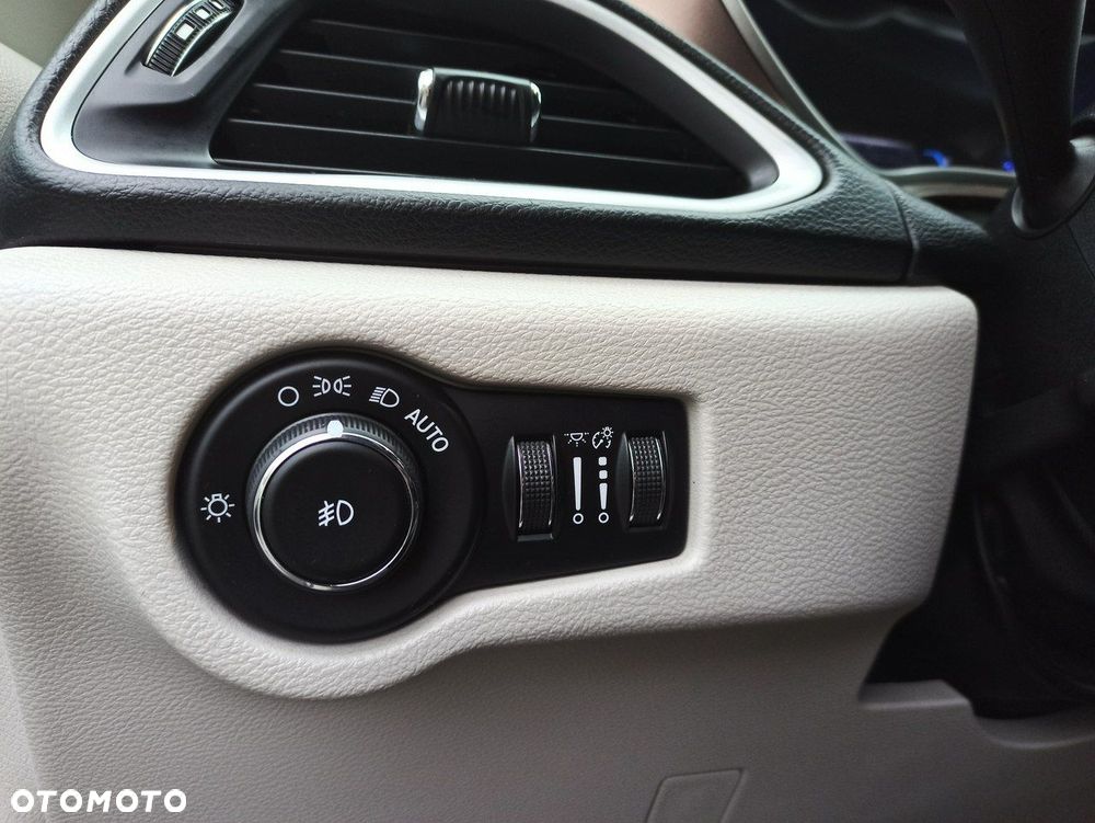 Chrysler Pacifica - 24