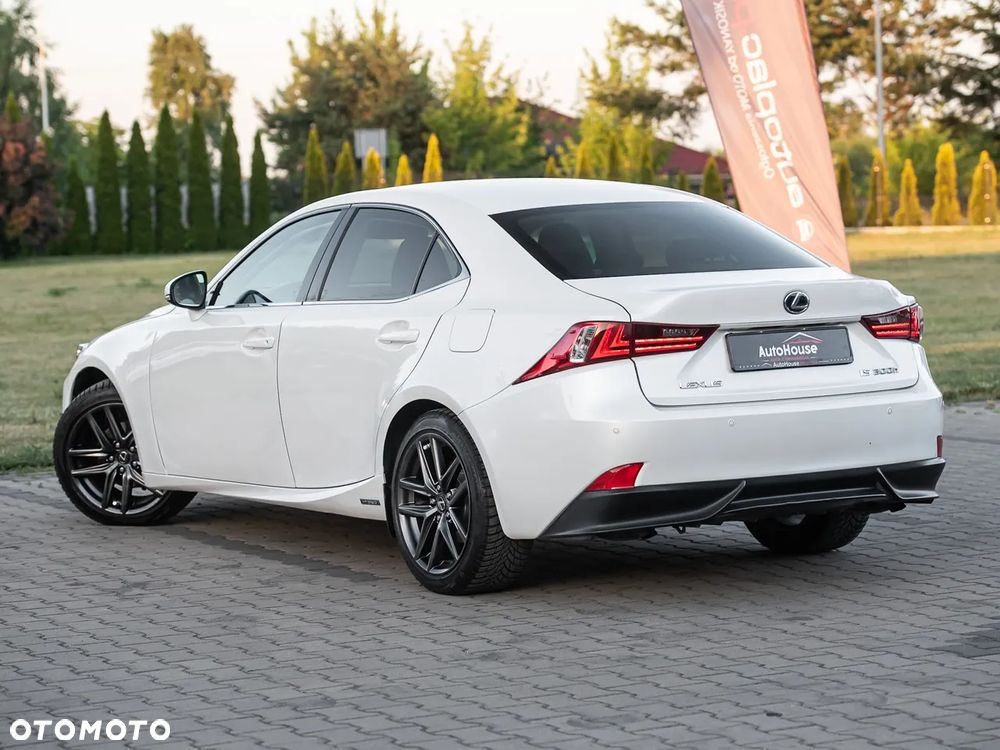 Lexus IS 300h Business - 8