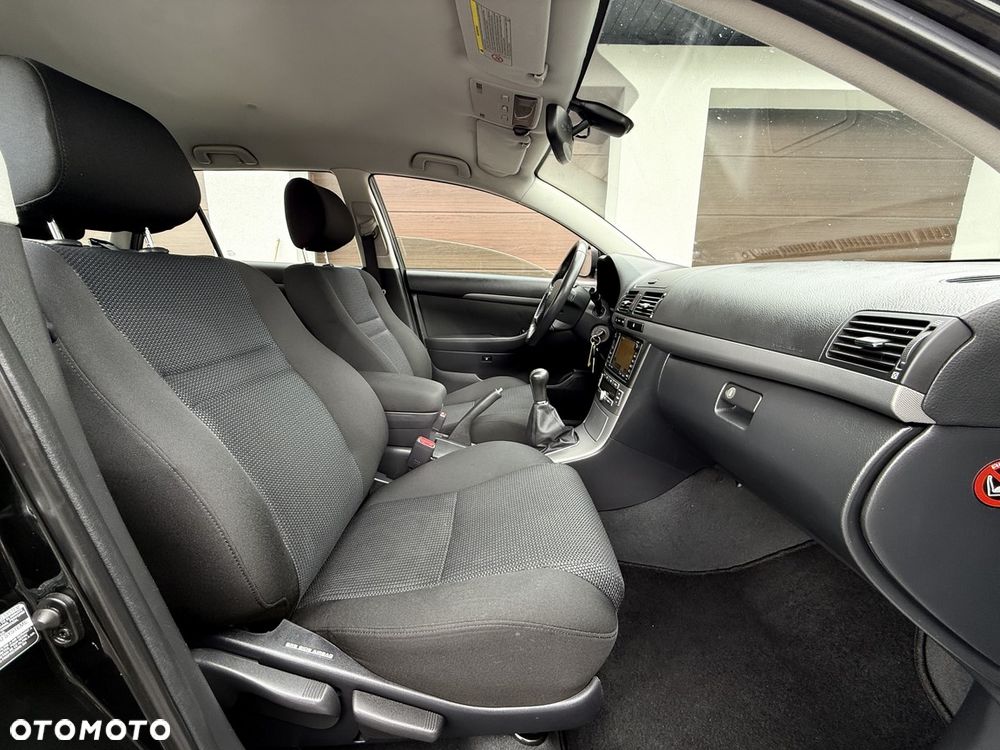 Toyota Avensis 1.8 VVT-i Combi - 26