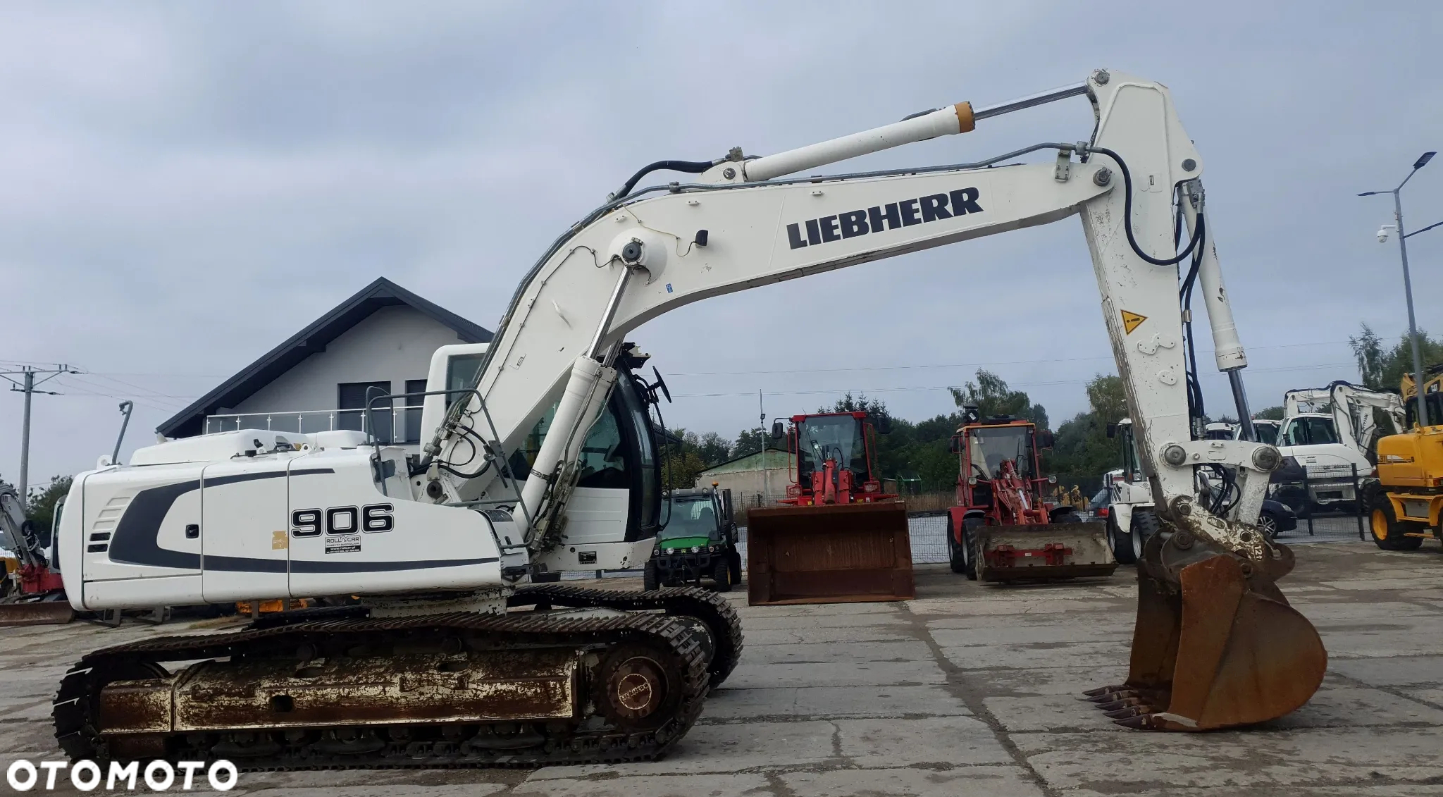 Liebherr R906 - 5