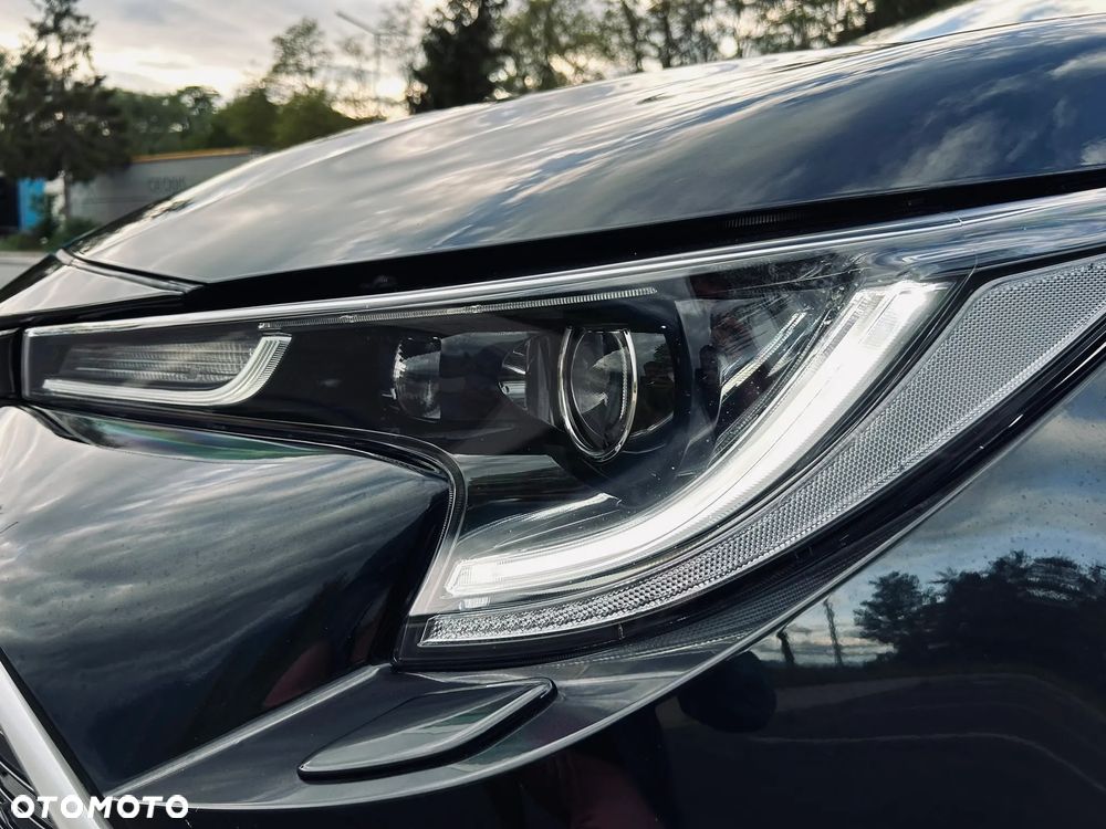 Toyota Corolla 2.0 Hybrid Executive - 29