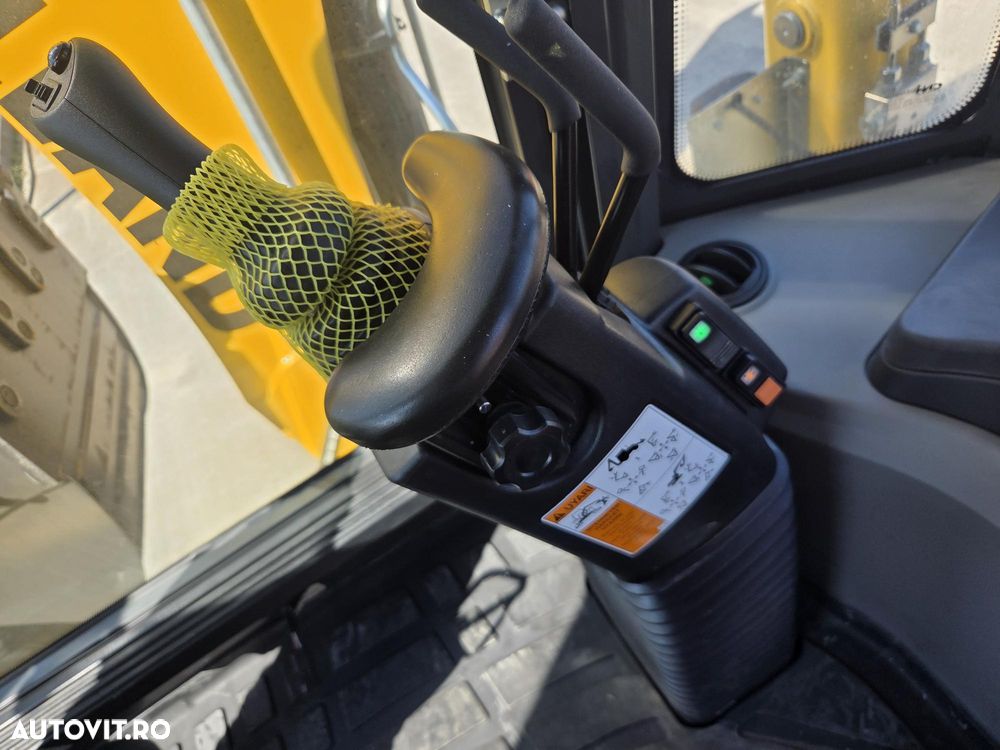 New Holland B115D, NOU, ROTI EGALE, 10t, FULL OPTION, motor 120CP, brat excv extensibil cu inst picon, cupa multifunctioinala 4x1, aer conditionat, masa operationala 10tone, cutie AUTOMATA POWERSHIFT, JOYSTICKURI, posibilitate leasing 5 ani-PROMOTIE 88.900 EUR - 37