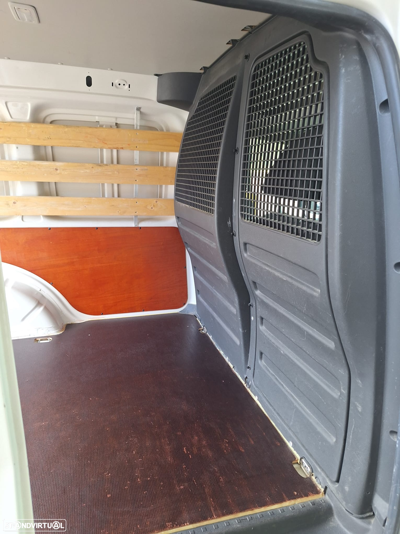 VW Caddy - 13