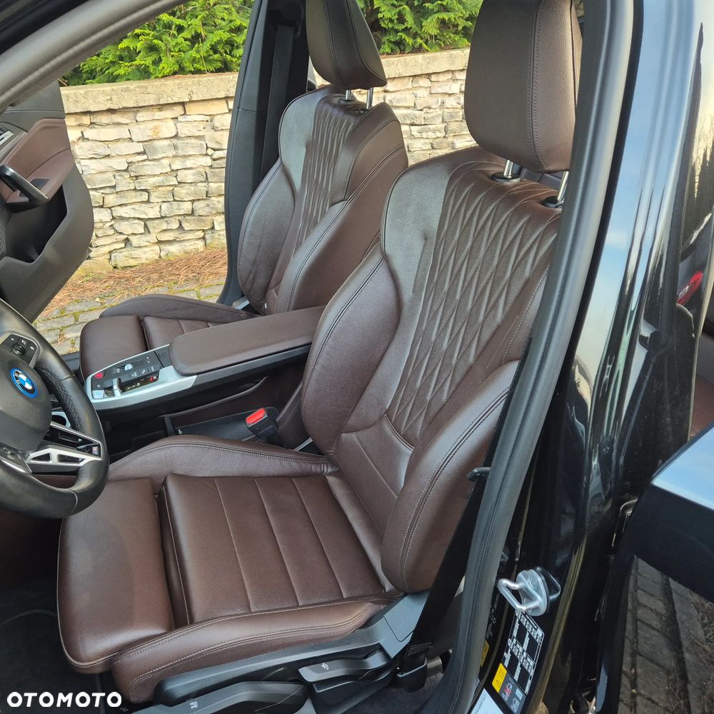 BMW iX1 xDrive30 M Sportpaket - 12