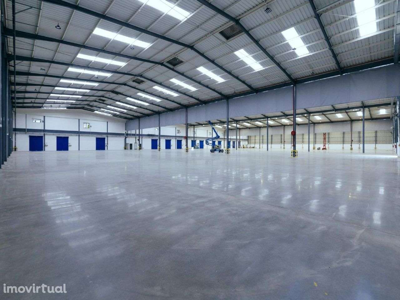Armazém Alverca Arrendamento | 8.412 m2 | 10 Cais | A1 - Grande imagem: 4/27