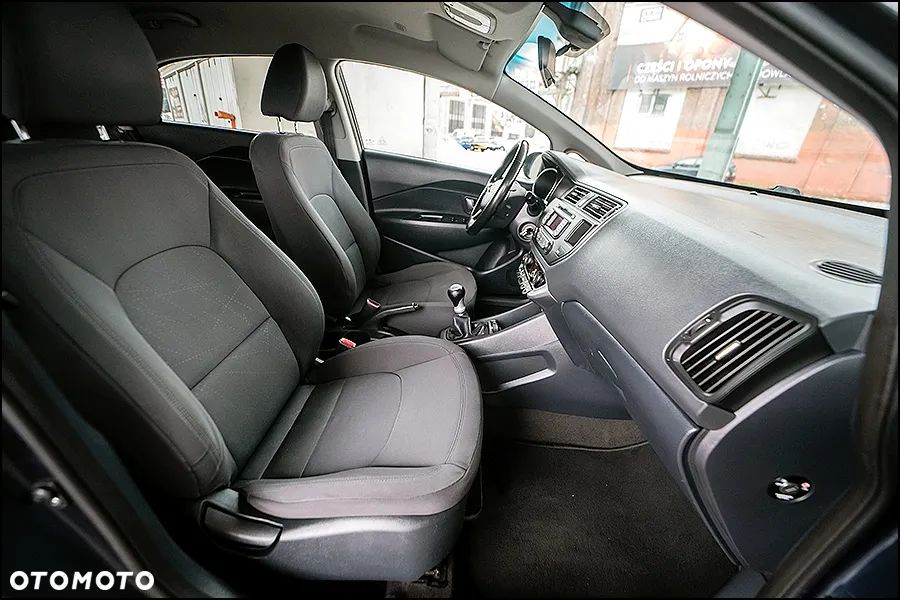 Kia Rio 1.2 Dream Team Edition - 35