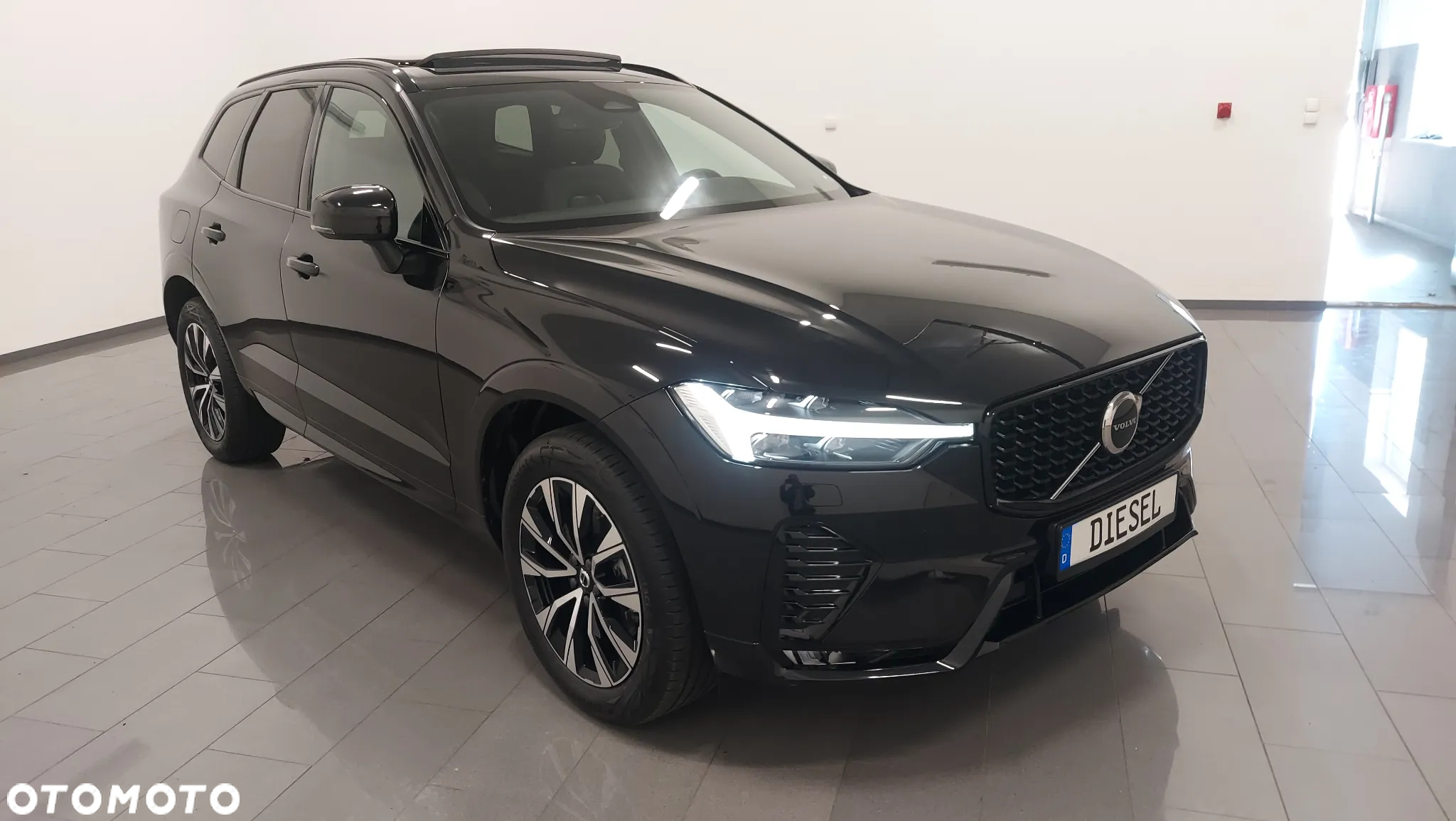 Volvo XC 60 B4 D AWD Plus Dark - 2