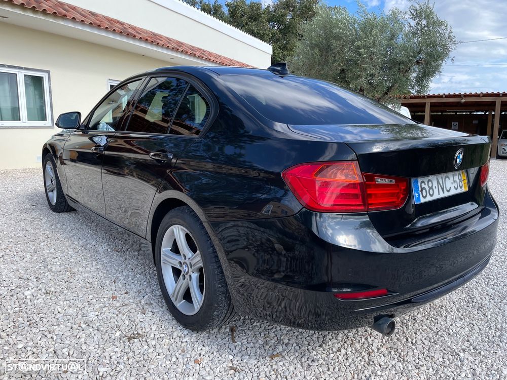 BMW 318 2012 photo 3
