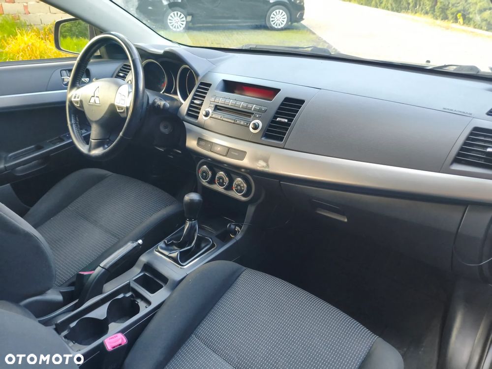 Mitsubishi Lancer 1.8 Invite - 23