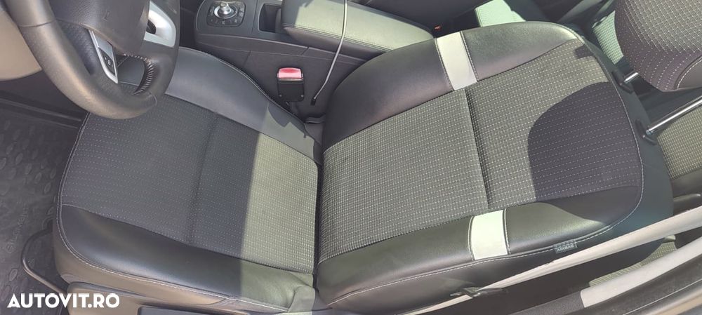 Renault Grand Scenic 1.6 dCi Stop&Start Energy Privilege - 8