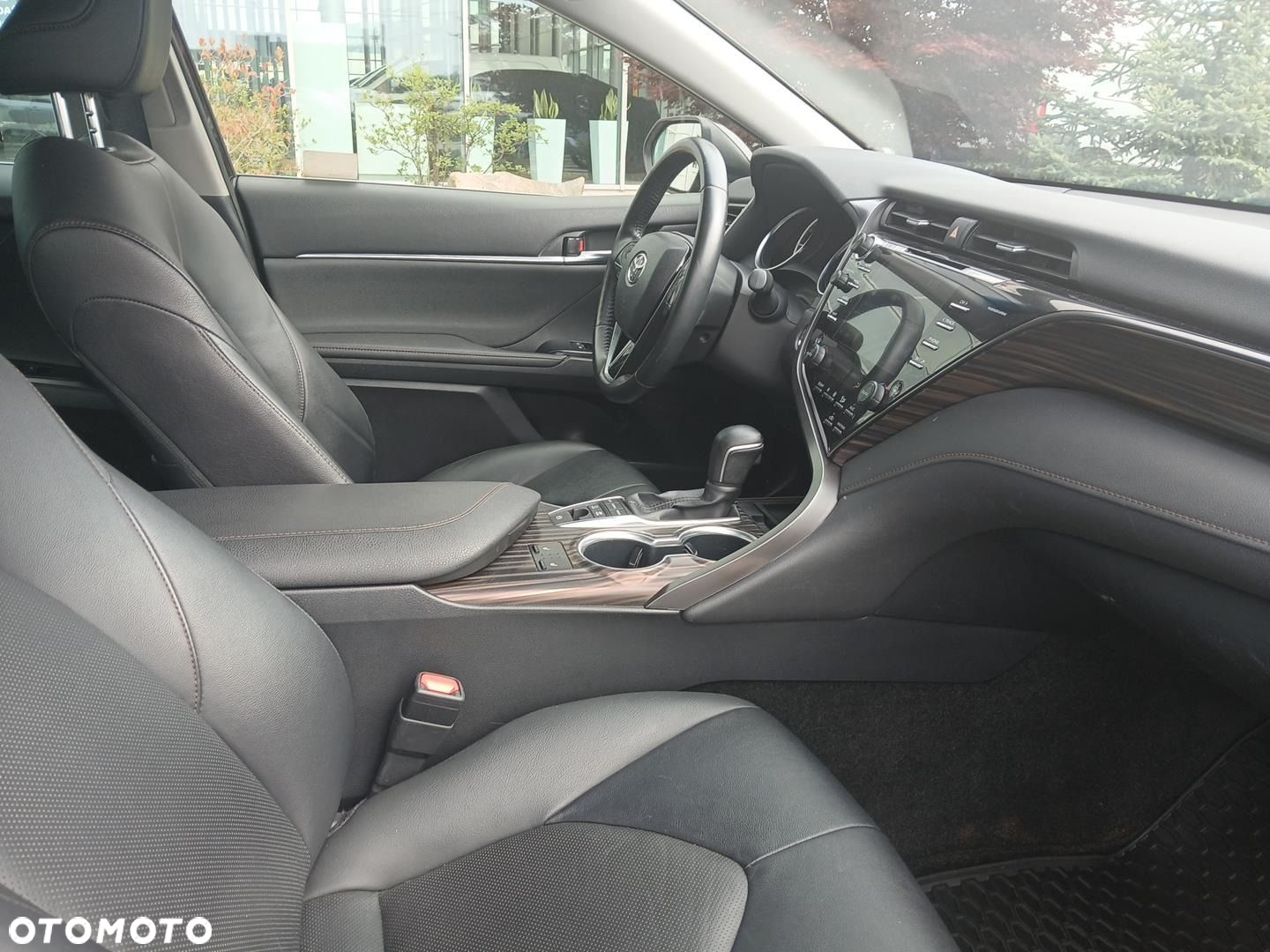 Toyota Camry 2.5 Hybrid Executive CVT - 9