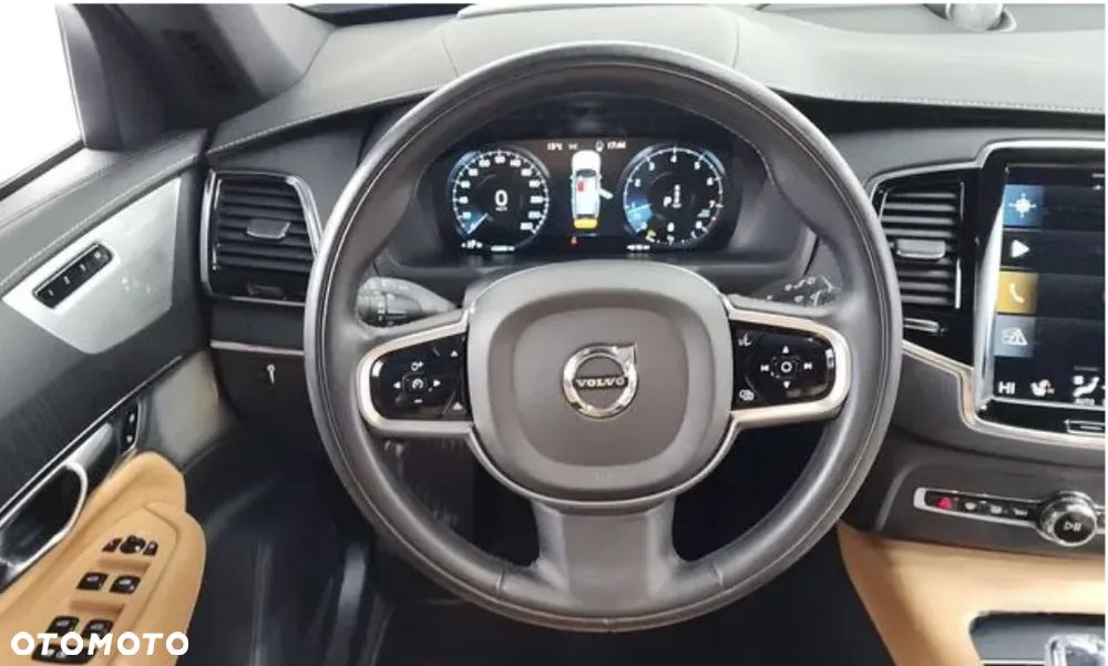 Volvo XC 90 - 8