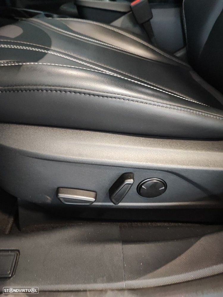 Ford Mustang Mach-E 75.7 kWh Base - 9