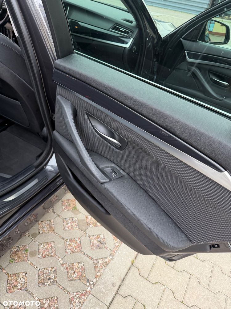BMW Seria 5 530d xDrive - 17