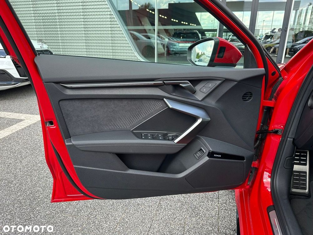 Audi RS3 Limousine - 12