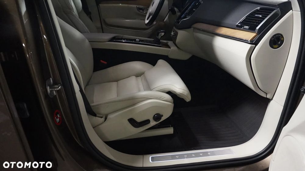 Volvo XC 90 D5 AWD Inscription - 22