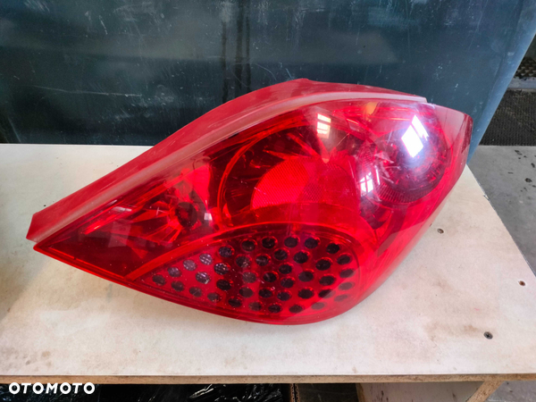 Lampa Prawy Tył Peugeot 207