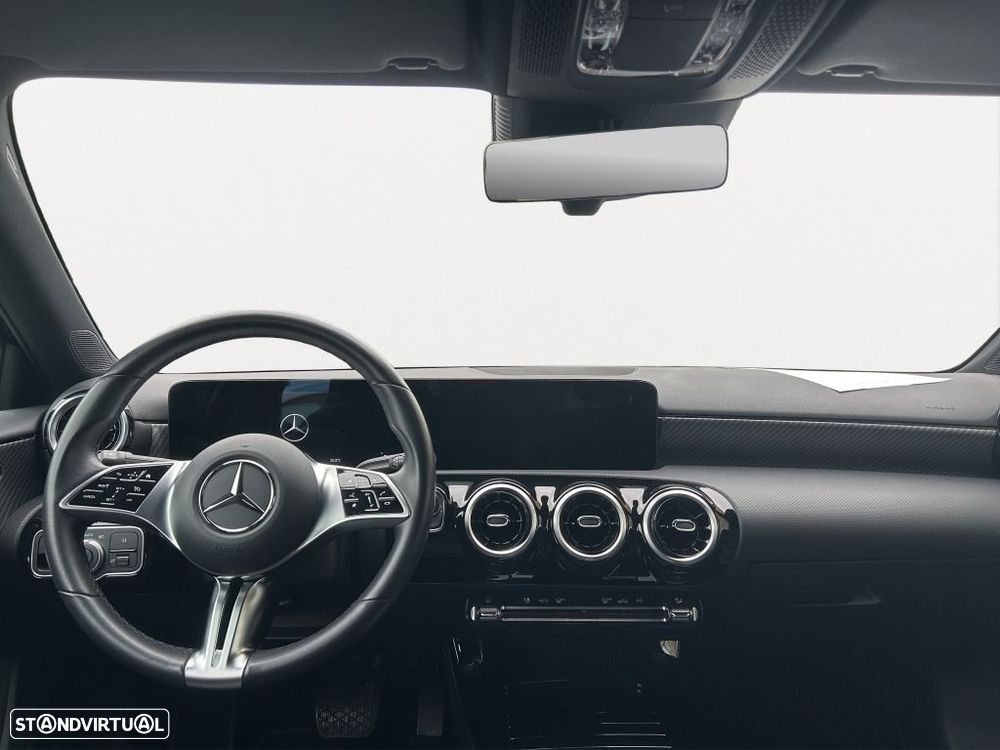 Mercedes-Benz A 180 d — fotografia 11