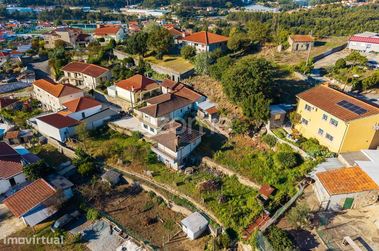Propriedade com 3 moradias em Vilarinho - Grande imagem: 3/51