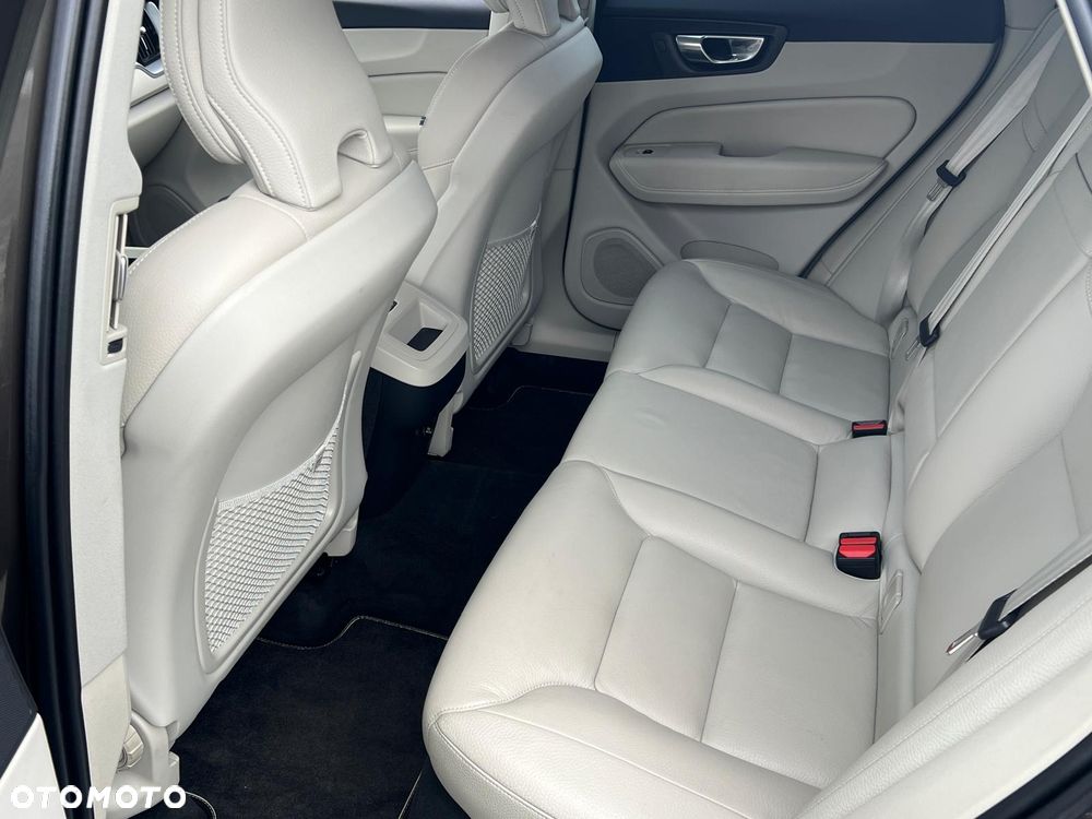 Volvo XC 60 B5 D AWD Geartronic Momentum Pro - 21