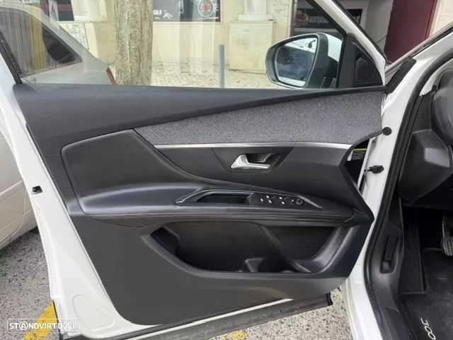 Peugeot 3008 1.2 PureTech Access - 32