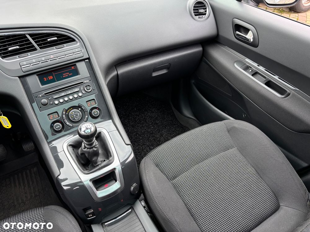 Peugeot 5008 1.6 THP Family 7os - 20