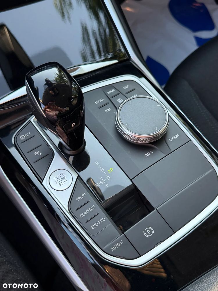 BMW Seria 3 318d mHEV - 23