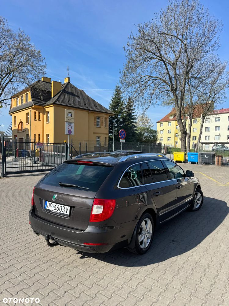 Skoda Superb 2.0 TDI PD Elegance - 4