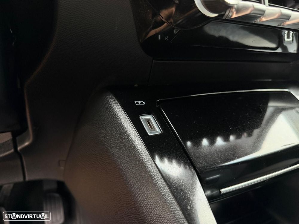 Peugeot e-2008 50 kWh Allure - 13