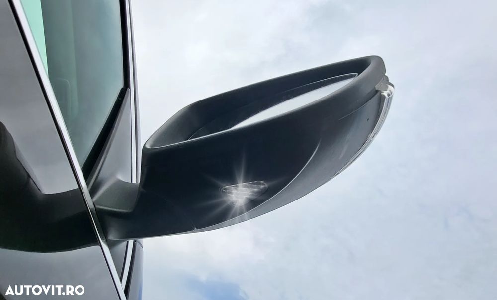 Volkswagen Passat Variant 2.0 TDI BlueMotion Technology DSG Comfortline - 22