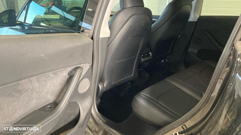 Tesla Model Y Long Range Dual Motor AWD - 6