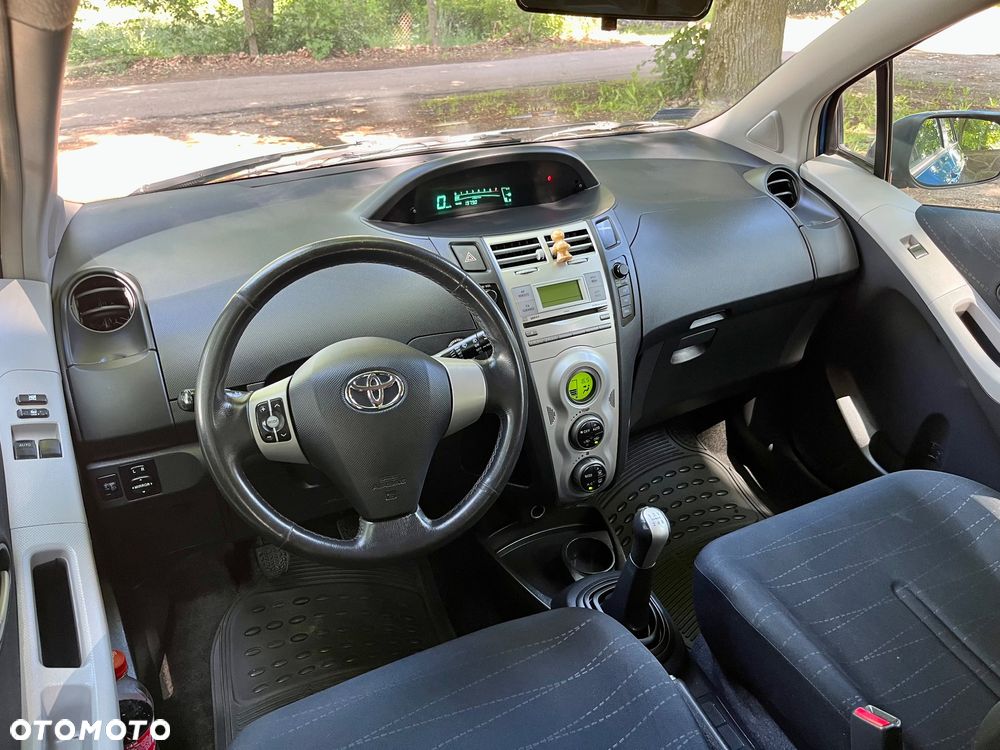 Toyota Yaris 1.3 Luna Hit - 8