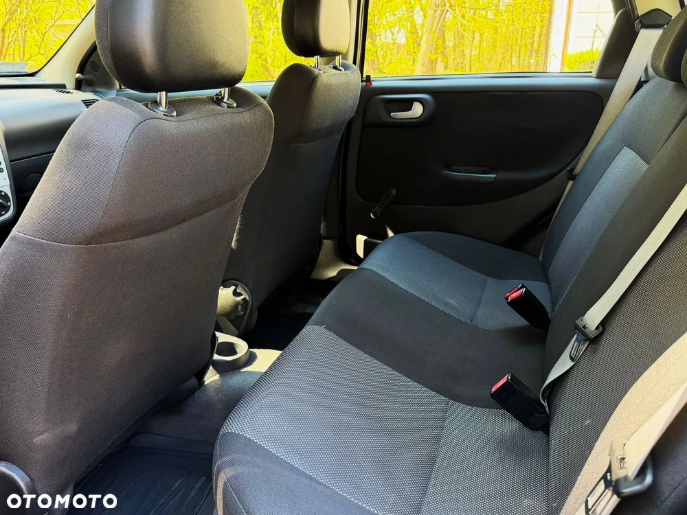 Opel Corsa 1.2 16V - 12