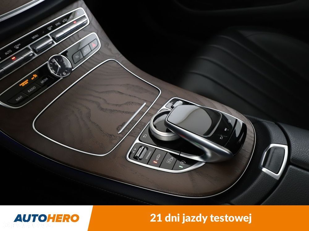 Mercedes-Benz Klasa E 220 d 4-Matic 9G-TRONIC - 28