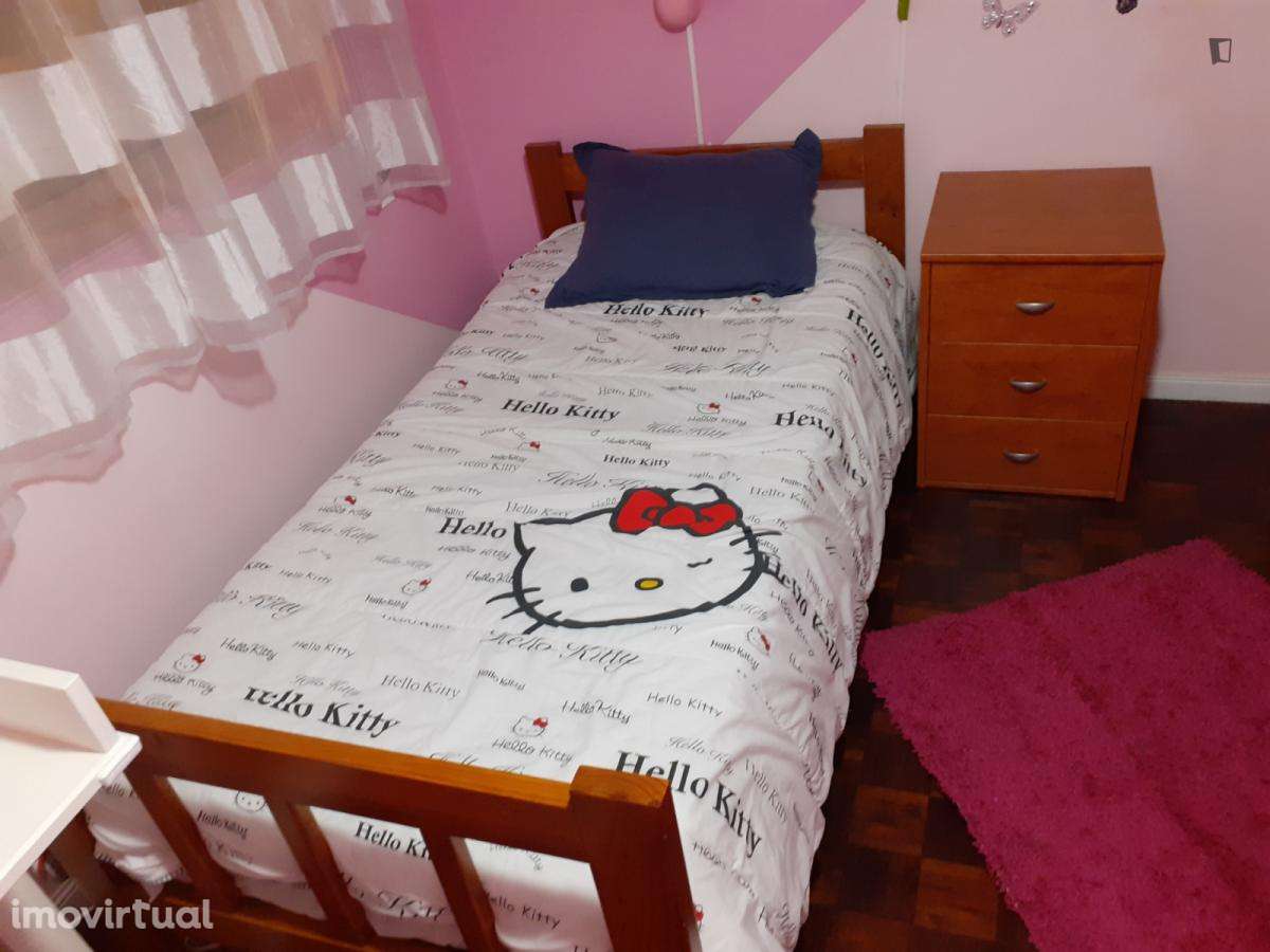 Quarto - localizado em Mafamude Porto - Grande imagem: 2/5