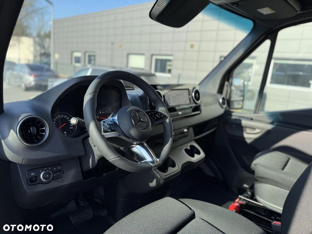 Mercedes-Benz Sprinter - 10