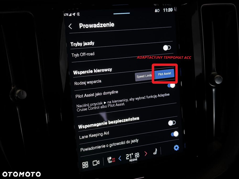 Volvo XC 60 B4 D Plus Dark - 32