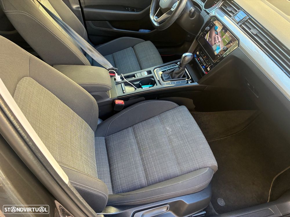 VW Passat Variant 2.0 TDI Business DSG - 22